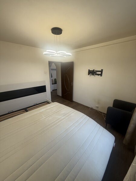 Piata Sudului, de vanzare 2 camere, decomandat, renovat mobilat, utilat,