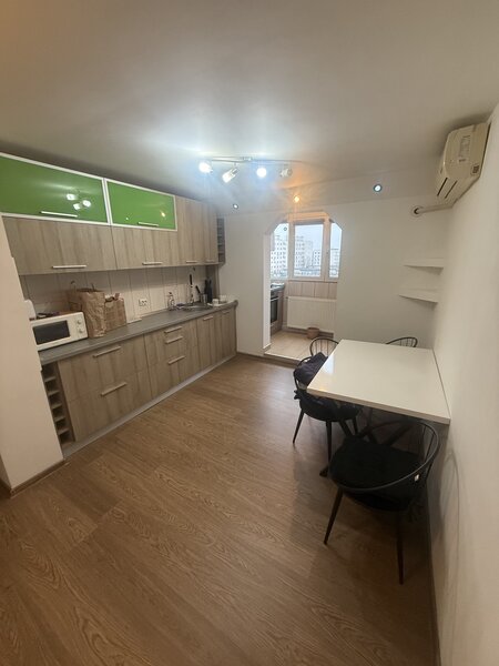 Piata Sudului, de vanzare 2 camere, decomandat, renovat mobilat, utilat,